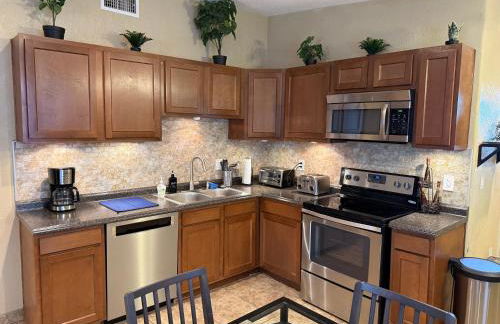 3 Bedroom, 2 Bath Whole House, ASU, Tempe, Scottsdale on Light Rail - Photo 13