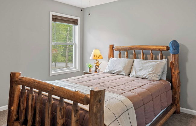 Tavern at the Woods by Avantstay Lakefront Views, Hot Tub, Firepit, Game Room - Foto 35