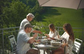 Freistehendes Ferienhaus mit Kamin, Sauna, atemberaubenden Blick ins Tal, mehrere Terrassen, 1500qm Grundstück 1,6m hoch eingezäunt - Foto 9
