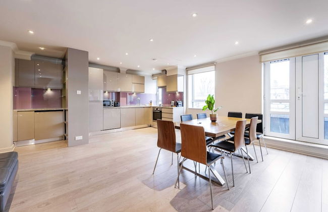 Beautiful 3-bed in the Heart of London With Parking-hosted by Sweetstay - Photo 18