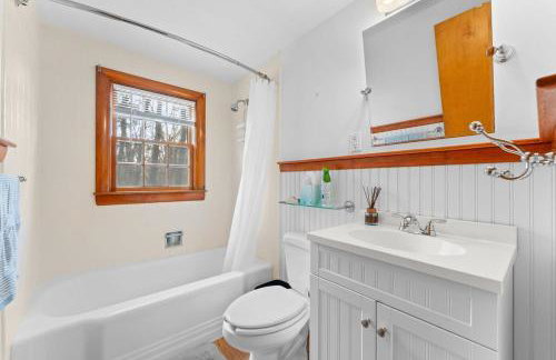 Coastal comfort near beaches and walking distance to Harwich Port! - Foto 14