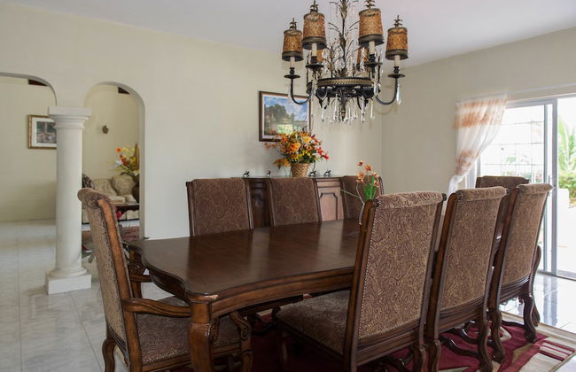 The Royal Kensington Villa - Photo 9