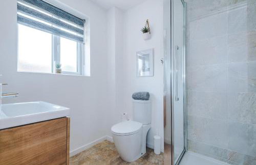 Stunning Riverside 3-Bed Home by 53 Degrees Property in Manchester with Garden & FREE Parking! - Foto 28