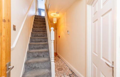 Newcombe - Sleeps Up to 8 - Close to Northampton Town Centre & Train Station - Fast Wifi, Free Parking, SmartTV with Netflix by Centro Stays - Foto 33