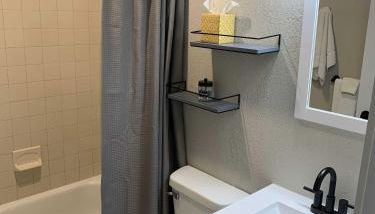 TeePee Room 5- Newly Renovated - Photo 3