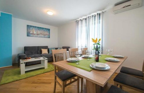 2 Bedroom Awesome Apartment In Labin - Photo 3