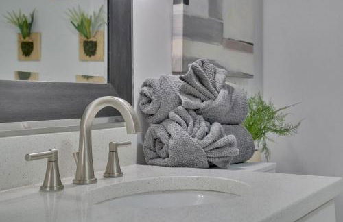 Cozy Fully-Renovated 2 BRM 2 Bath Near North Hills - Foto 17