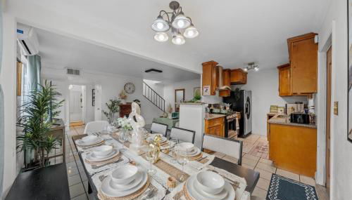 Entire Private Home with 4 Bedrooms 2 Bathrooms, Garage & Gated Yard, Near San Diego Gaslamp, Beach, Available Now - Foto 3