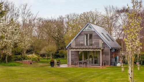 White Cottage Apartment - Photo 2