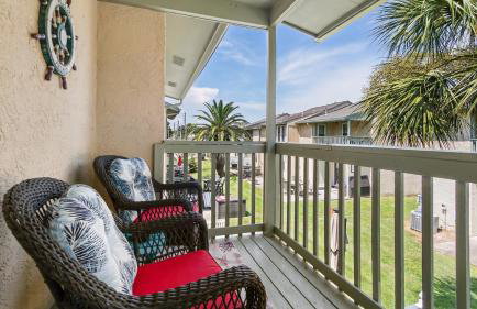 Beach access close to Walmart, Bowling,skating and Game room - Photo 55