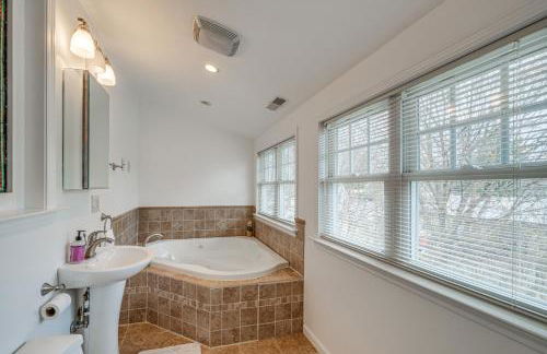 Less Than 3 Mi to Dtwn Roanoke Inviting Unit with Balcony - Foto 13