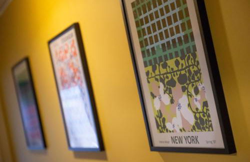 Central 3-Bedroom House Sleeps 5 with Parking - Foto 35