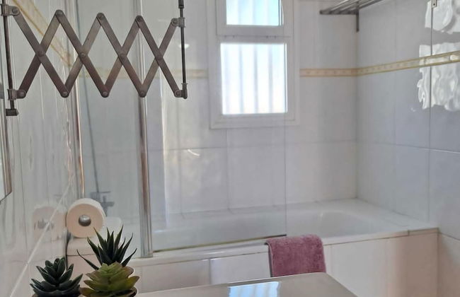 Belvilla by OYO Apartment in Arona - Foto 14