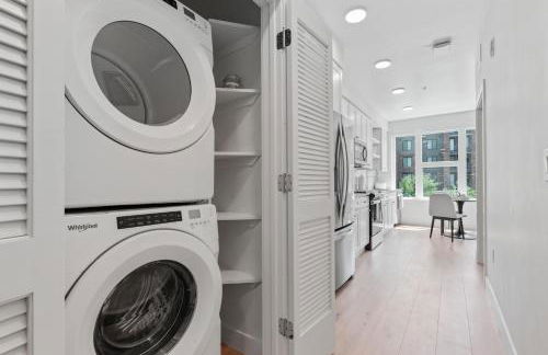 Outstanding Amenities-New Complex- Downtown Luxury - Foto 35