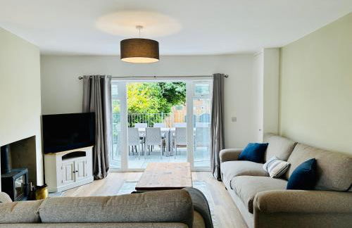 Bromholme Cottage Bacton - Sleeps 10, hot tub, close to beach - Photo 2