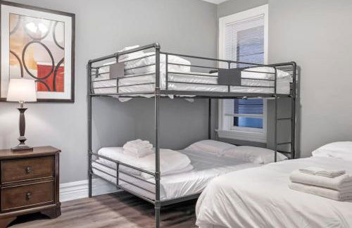 Beautiful Rehabbed Unit in Shaw Community - 4226b - Photo 11