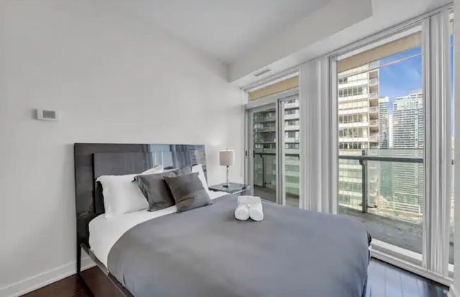 Lanterra Downtown Cn Tower - Photo 25