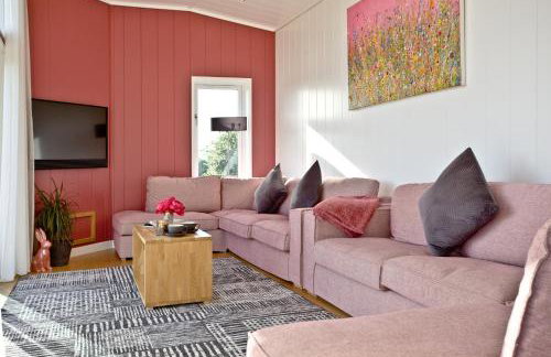 Cheddar Pink, Strawberryfield Park, Cheddar - Photo 11