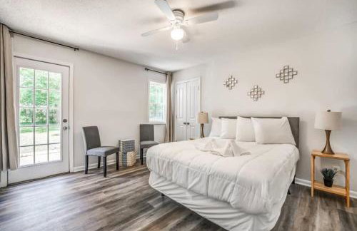 Fenced Yard Centrally Located-Parkway Village Pad - Foto 2