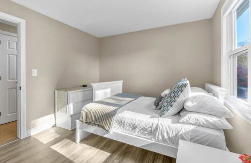 Cozy Spacious Home Walk to the Beach and 1 Mile to Downtown Hyannis - Photo 24