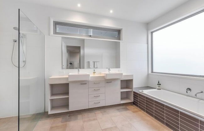 Gorgeous 5 Bedroom - Golf Course Views - Photo 19