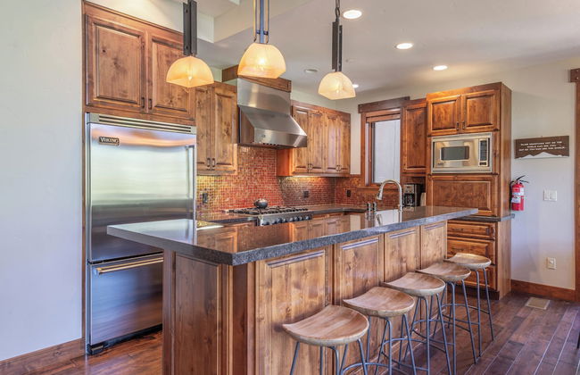 Lux Townhome Next to Village by Sierra Getaways - Photo 13