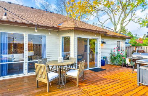 Near Shops and Cafes Beaverton Haven with Luxe Decor! - Foto 35