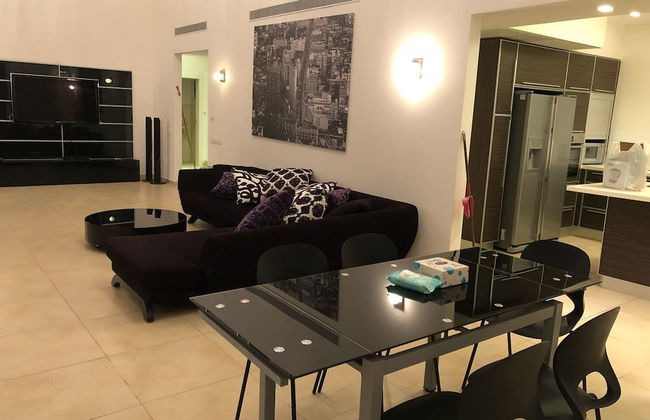 Villa with Garden near Beach - Photo 8