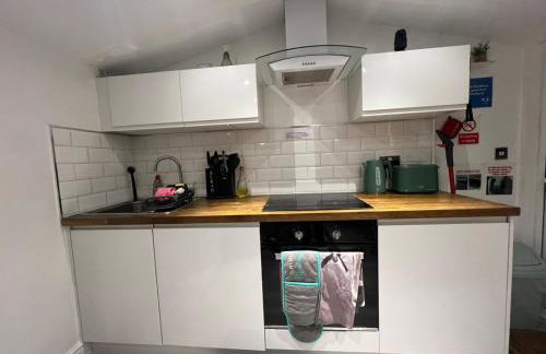 Modern Private Guest Suite Near Heathrow Free Parking & Garden - Foto 12