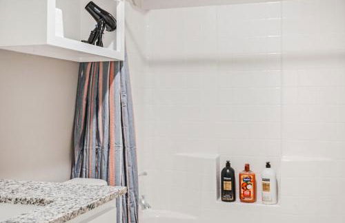 5BR Home Hot tub, fenced backyard #CO - Foto 48