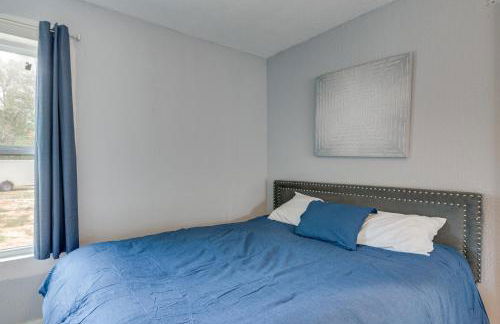 10 Mi to Lake Conroe Couples Retreat with Porch! - Photo 12