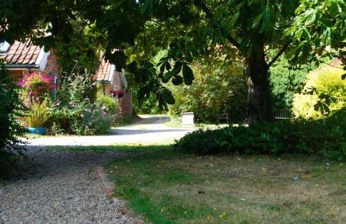 Farm Cottage a cute C17th cottage a walk across the fields to a great pub - Foto 38
