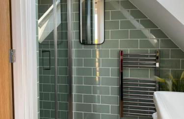 Grove View Studio Apartment - Photo 12