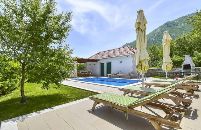 Villa in Croatia With Stunning Mountain Views - Foto 13