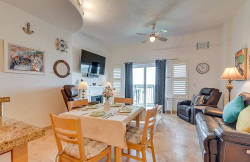 Walk to Galveston Beach Family Condo with Pool - Foto 7