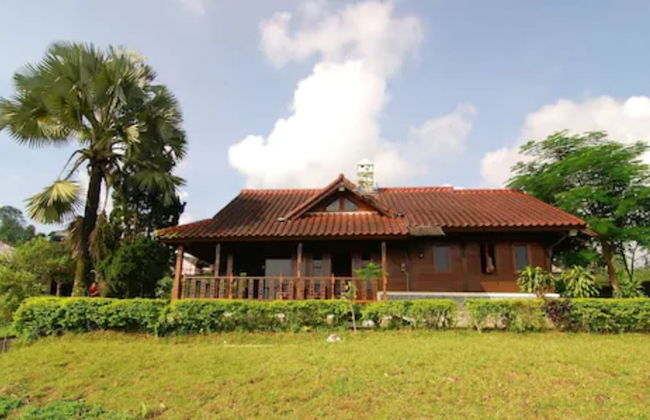 Villa ChavaMinerva Kayu - Ciater - Foto 1