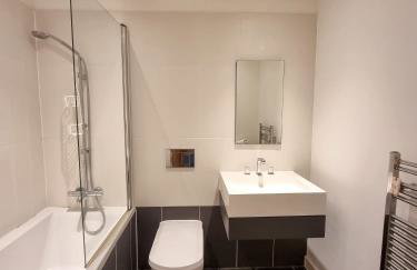 Canal Side Flat by City SuperHost - Foto 17