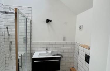 Threshing Barn- Modern 5 Bed, 10 person, Barn Conversion in a Rural Location with Great Access - Foto 14