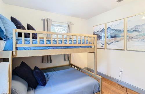 Poolside Paradise with Basketball Court - Foto 46