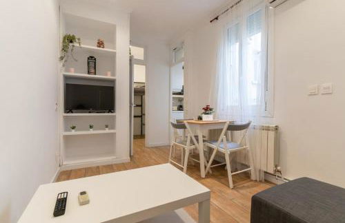 Cozy renovated -2Bedrooms 1Bathroom-Malasaña - Foto 2