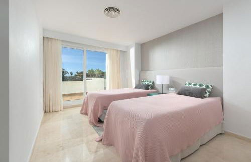 Luxurious 3-Bedroom Penthouse in Los Monteros Marbella - Foto 16