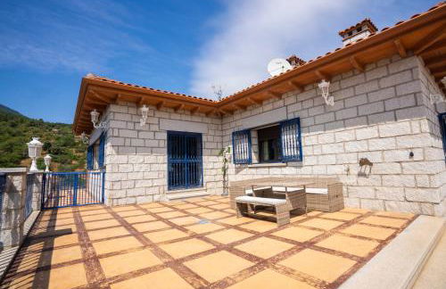 Mansión con Jacuzzi a 40 grados, gran piscina y Pádel - Photo 71