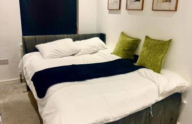 Cosy Luxury Home with Private Parking Sleeps 3 - Photo 16