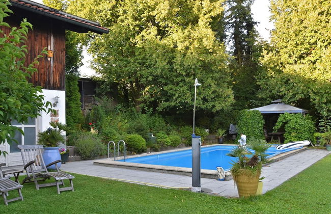 Tranquil Garden Apartment - Photo 11