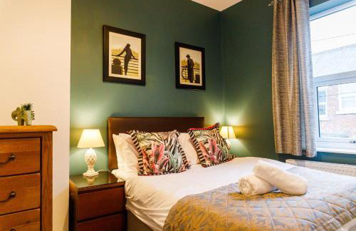 Bright and Well-Kept 3-Bed Property! Free Parking - Foto 3