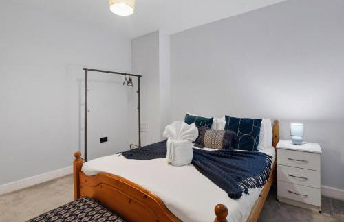 Spacious Modern 4BR Home 2 Luxury Bathrooms Private Parking Near M54, M6, JLR & WV1 - Foto 4