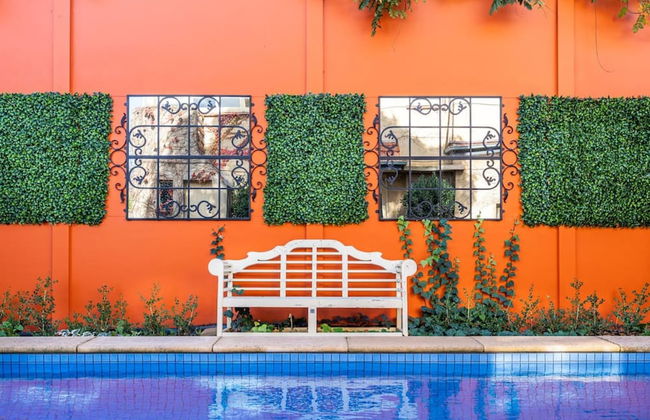 Beautiful 2 Story Manor Close to Beach and all - Foto 3