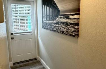 Family Friendly Beach Escape - Modern Retreat near Beaches - Sleeps 6 - Fast WiFi - Foto 30