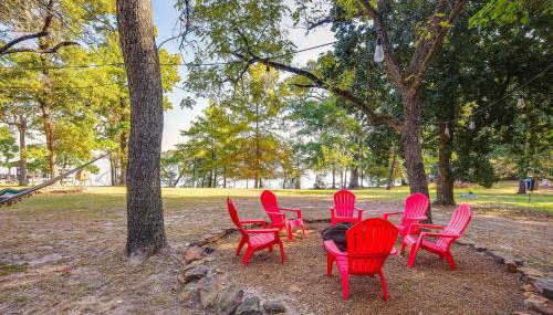 The Whacky Shack Family Cabin with Fire Pit! - Foto 2