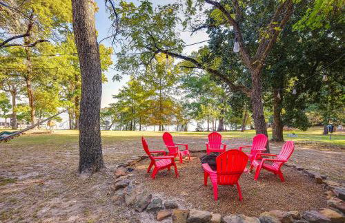 The Whacky Shack Family Cabin with Fire Pit! - Photo 2